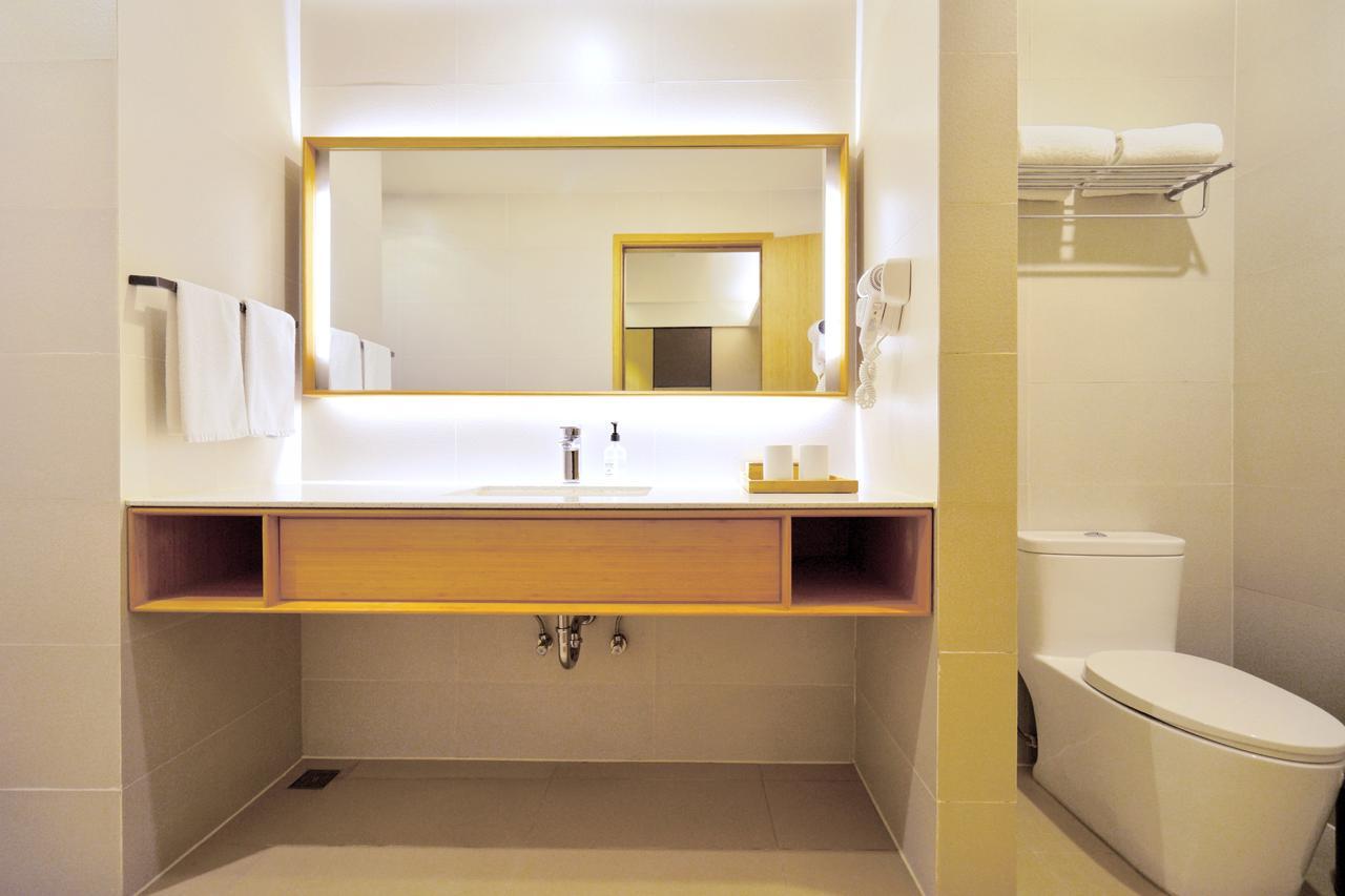 Ji Hotel Shanghai Hongqiao Airport Huqingping Highway Exterior photo